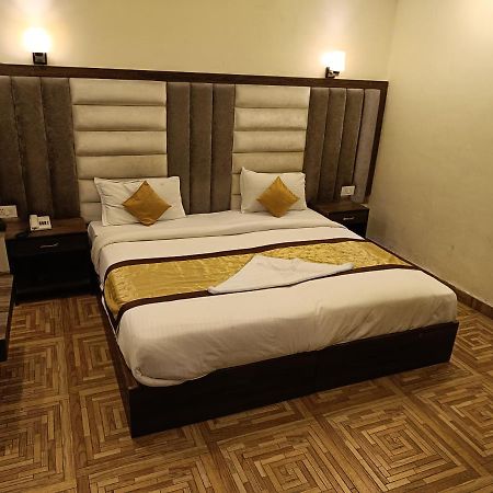 Hotel The Grand Orion Chinhat Zewnętrze zdjęcie