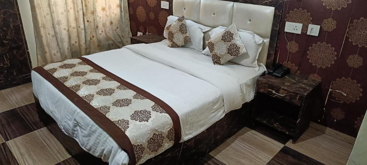 Hotel The Grand Orion Chinhat Zewnętrze zdjęcie