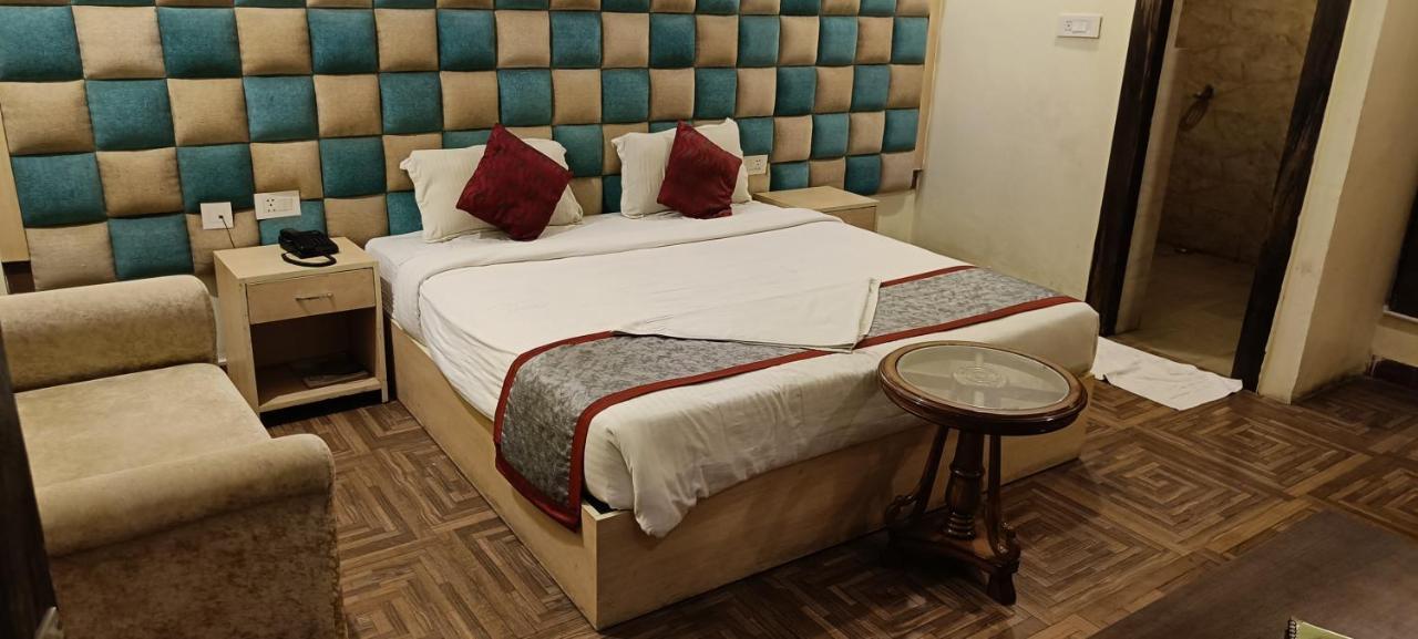 Hotel The Grand Orion Chinhat Zewnętrze zdjęcie