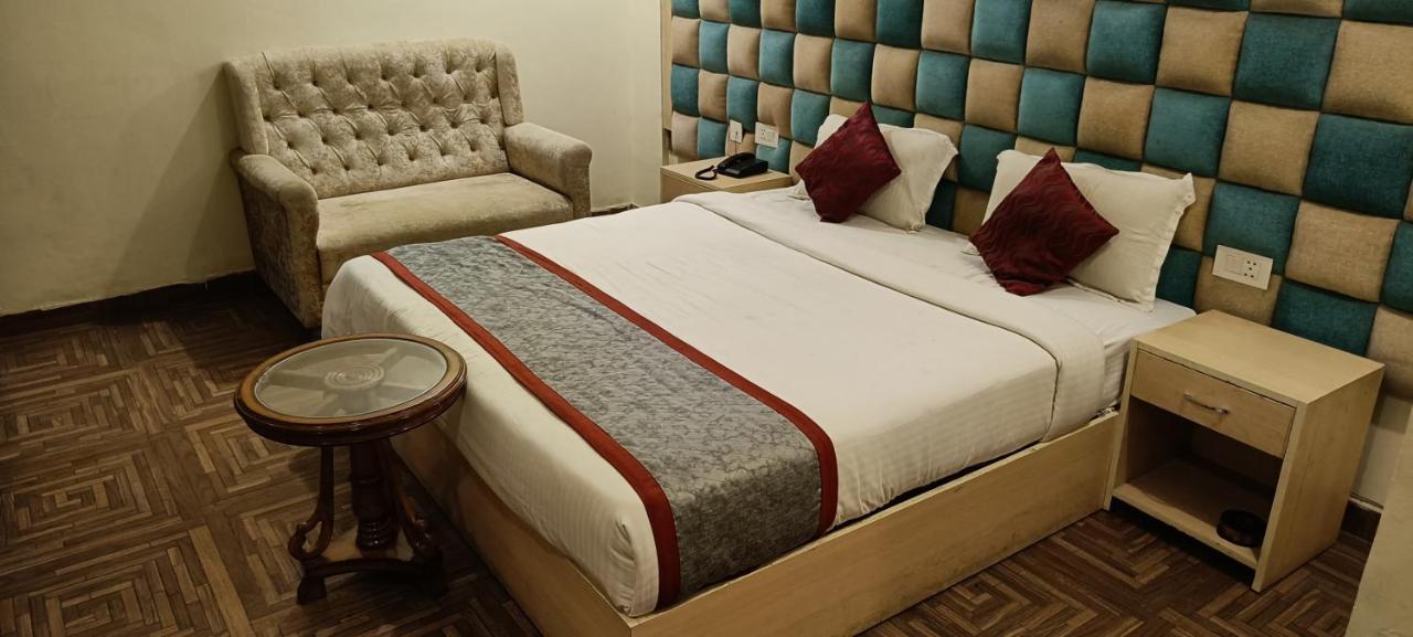 Hotel The Grand Orion Chinhat Zewnętrze zdjęcie
