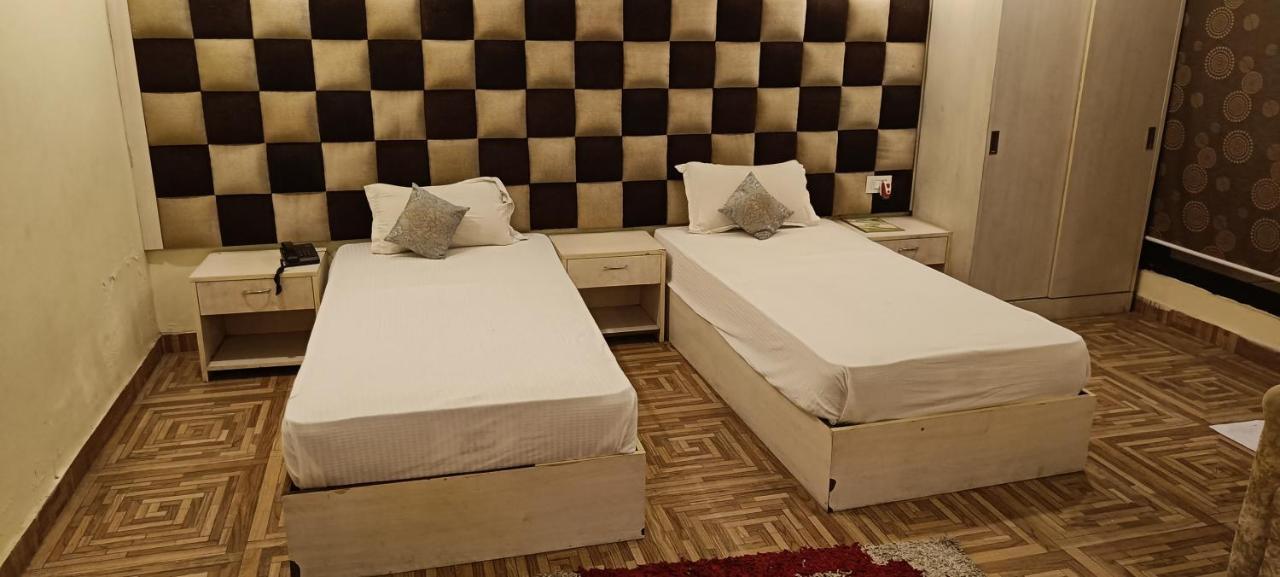 Hotel The Grand Orion Chinhat Zewnętrze zdjęcie