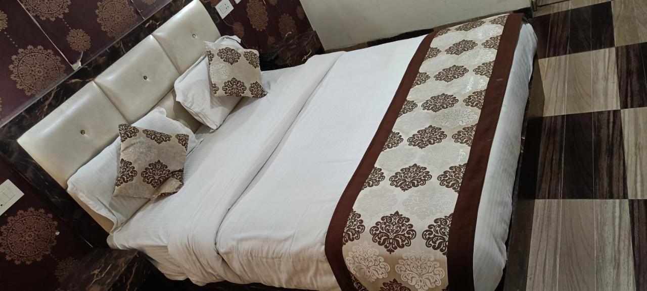 Hotel The Grand Orion Chinhat Zewnętrze zdjęcie