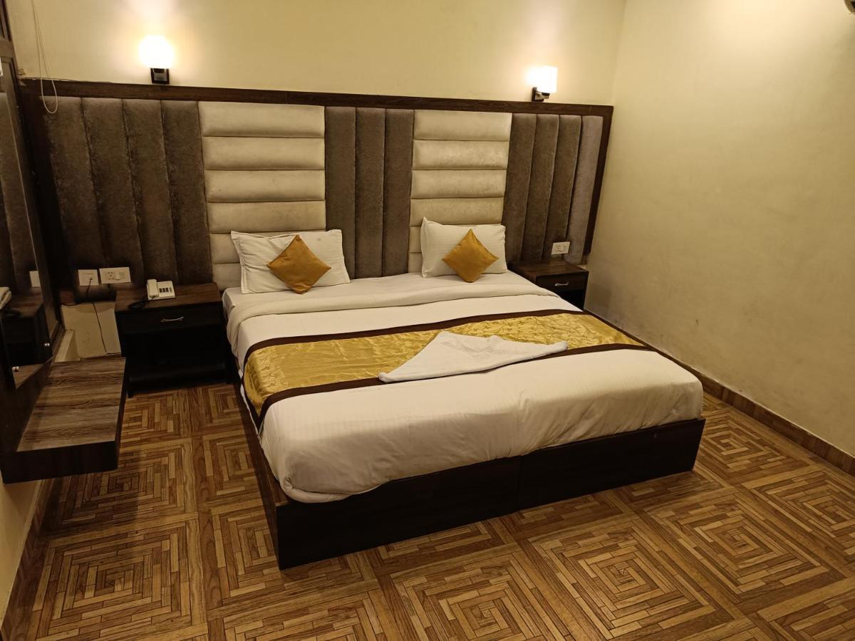 Hotel The Grand Orion Chinhat Zewnętrze zdjęcie